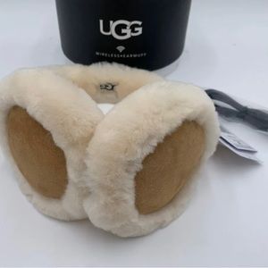 NIB UGG  sheepskin bluetooth earmuffs